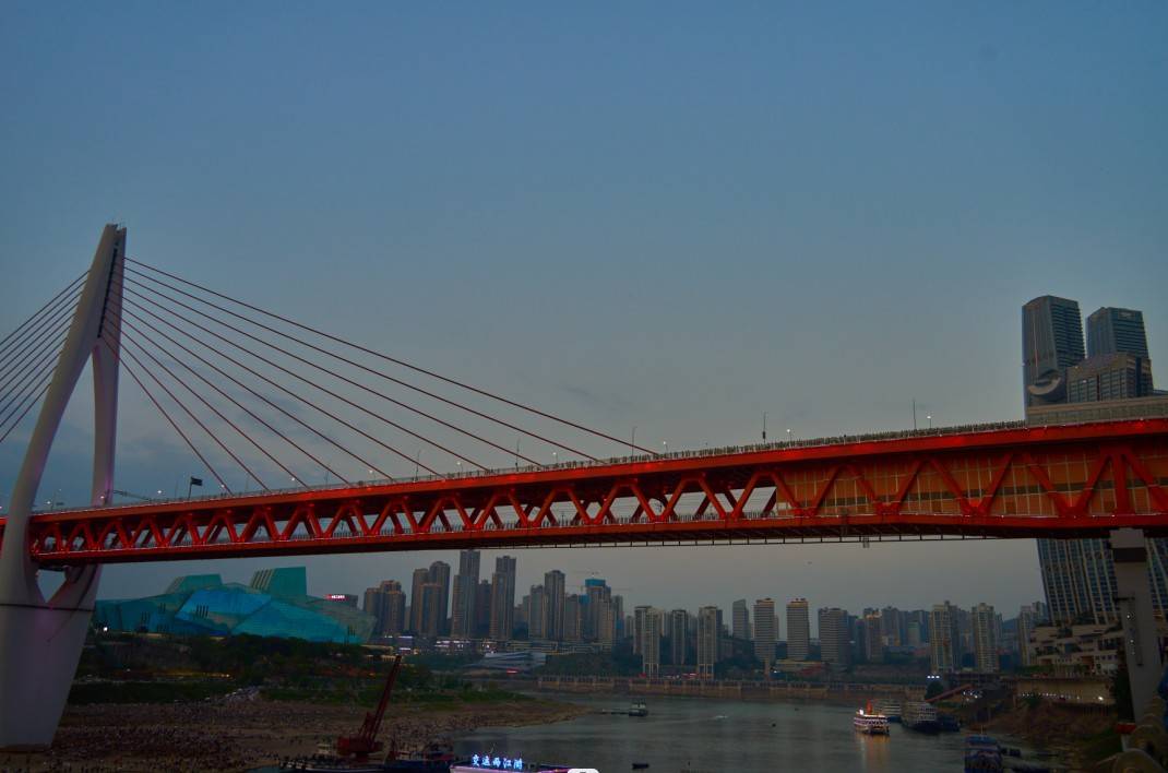 探索山城多維視角 一站式專(zhuān)業(yè)測(cè)繪與實(shí)景三維攝制服務(wù)